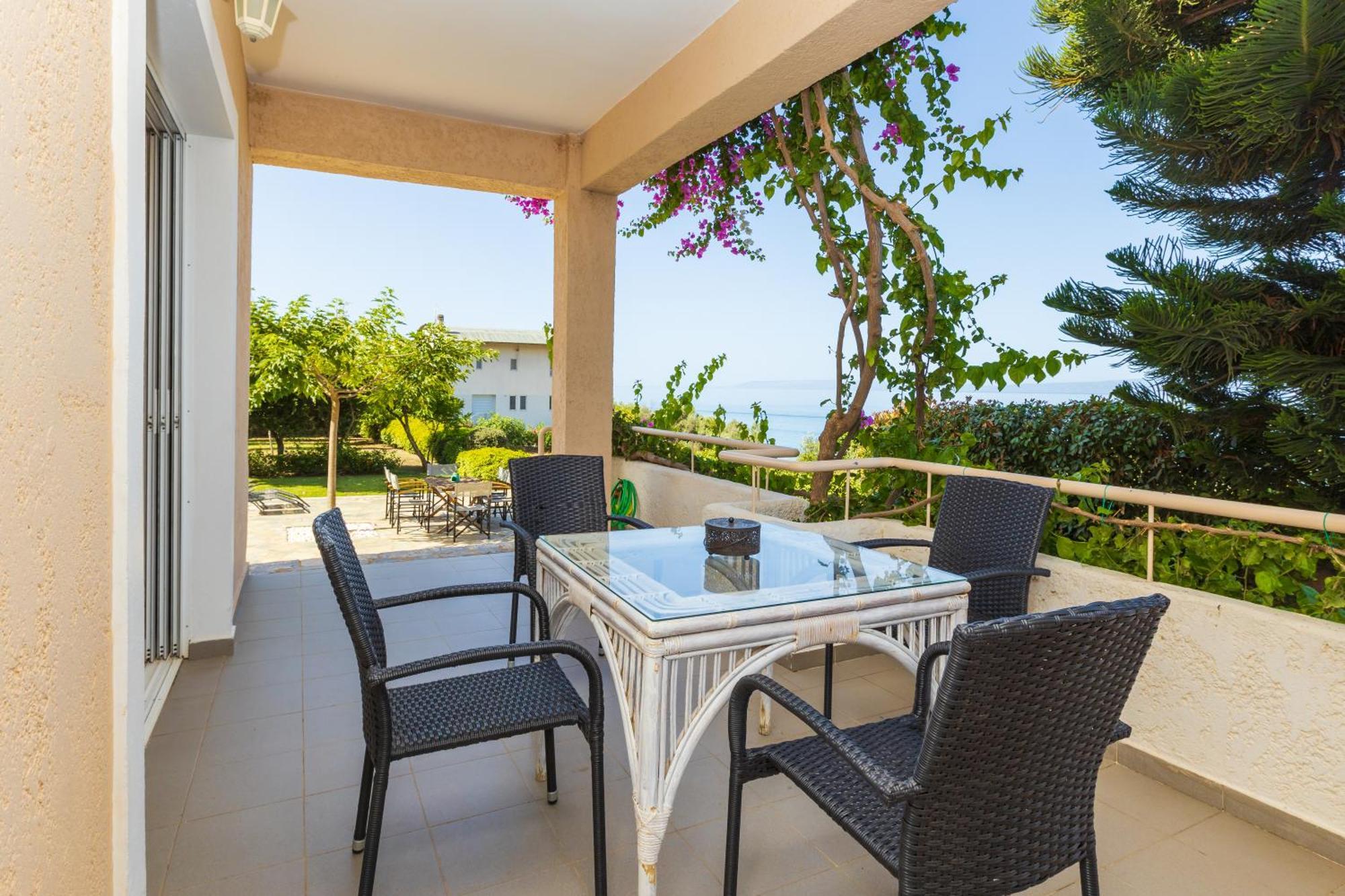 Messinian Blue Seaside Villa Kalamata Exterior photo